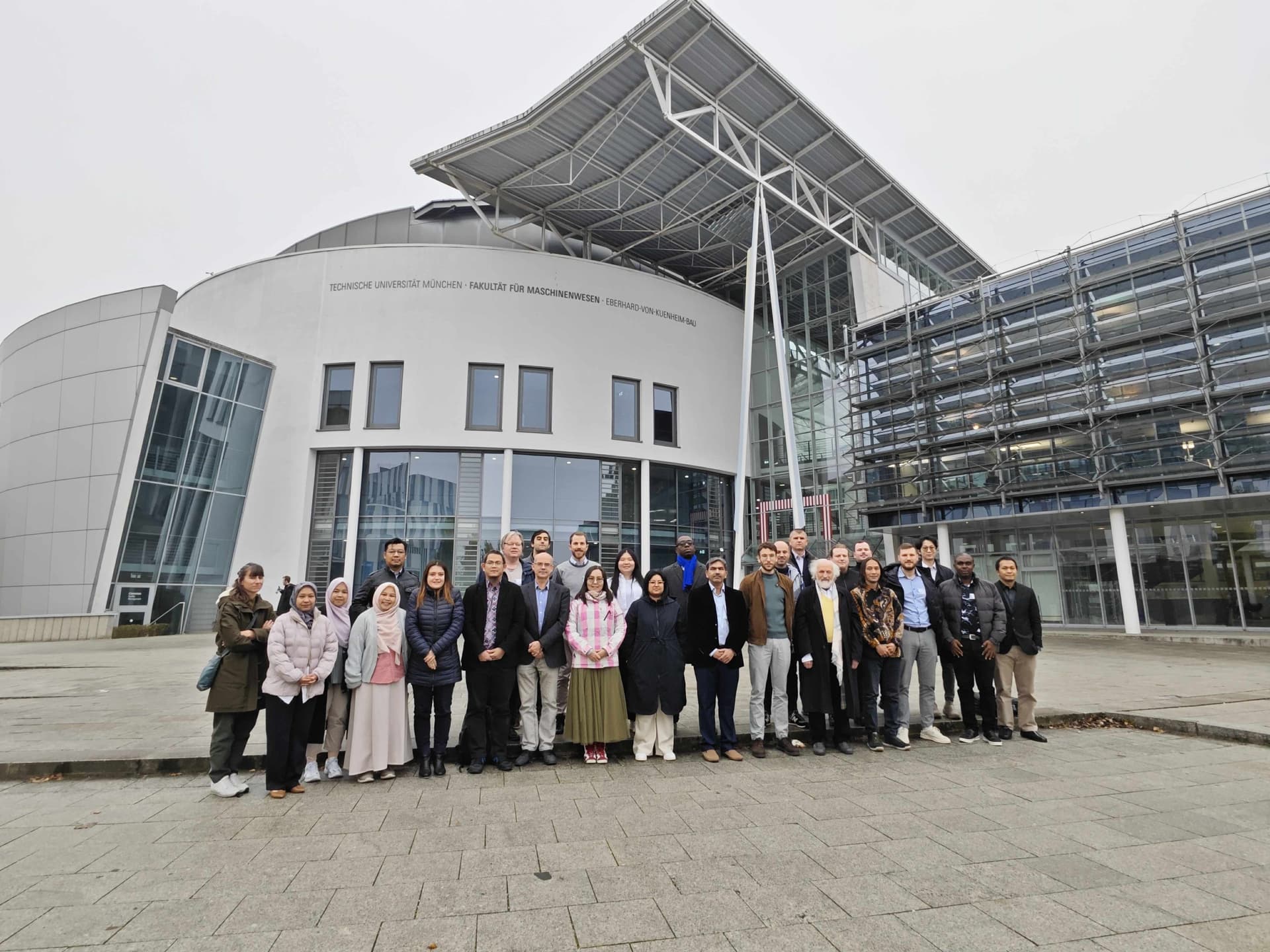 Профессор С.Одмаа “Өндөр температурын, хийн хөргөлттэй жижиг модульчлагдсан реактор ба тэдгээрийн аналитик хэрэгслийн дэвшилтүүд” сургалтад оролцлоо. 